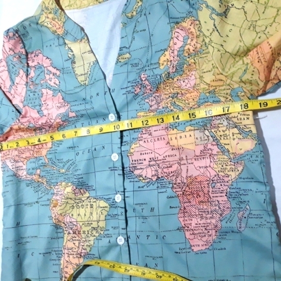 Misslook short sleeve button down World Map print shirt size Small - Picture 7 of 10
